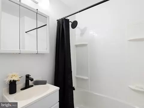 Bath - 307 E 24th St, Wilmington, DE 19802 photo 1 of 1