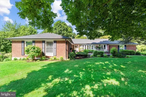 50 Bridle Brook Ln, Newark, DE 19711