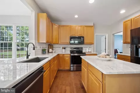 Kitchen - 29 Crimson King Dr, Bear, DE 19701 photo 3 of 4