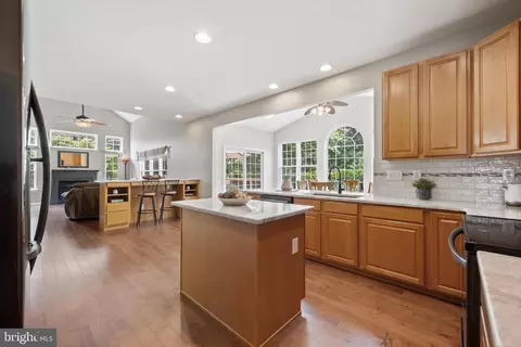 Kitchen - 29 Crimson King Dr, Bear, DE 19701 photo 1 of 4