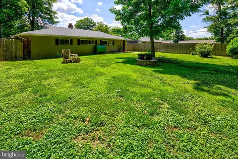 Exterior - 17 Chippendale Cir, Newark, DE 19713 photo 2 of 7
