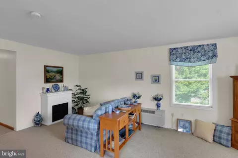 Living - 21 Rawlings Dr, Bear, DE 19701 photo 2 of 3
