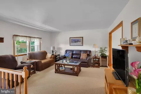 Living - 21 Rawlings Dr, Bear, DE 19701 photo 1 of 3