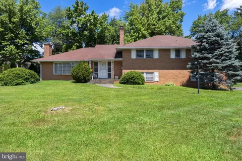4659 Dartmoor Dr, Wilmington, DE 19803