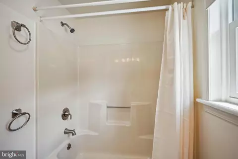 Bath - 520 Cullan Dr, Bear, DE 19701 photo 5 of 5