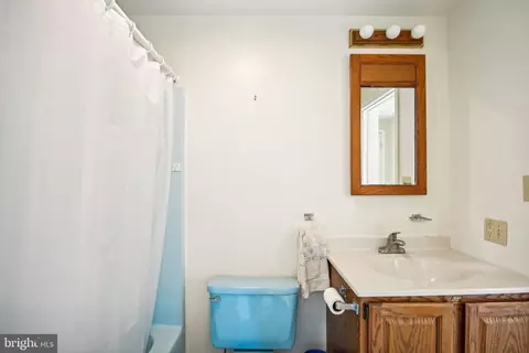 Bath - 520 Cullan Dr, Bear, DE 19701 photo 3 of 5