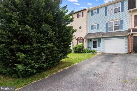 1007 Old Forge Rd, New Castle, DE 19720