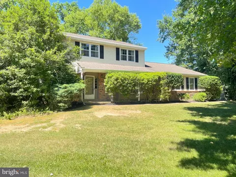 284 Pond Dr, Hockessin, DE 19707