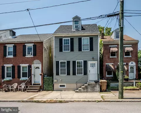 120 8th, New Castle, DE 19720