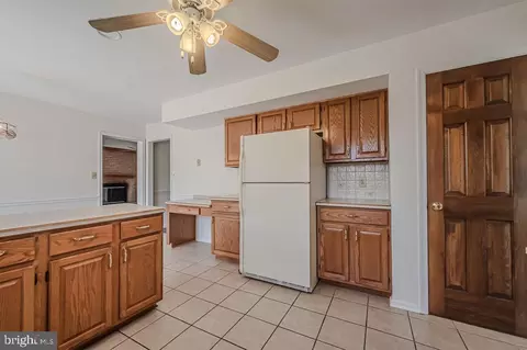 Kitchen - 323 Manubay Ct, Bear, DE 19701 photo 5 of 6