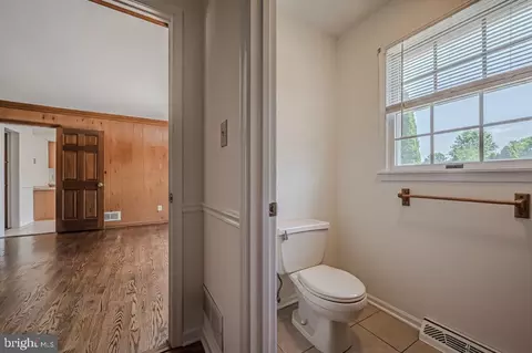 Entry Way - 323 Manubay Ct, Bear, DE 19701 photo 5 of 10