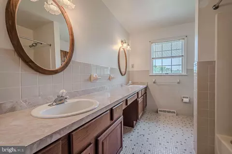 Bath - 323 Manubay Ct, Bear, DE 19701 photo 2 of 5