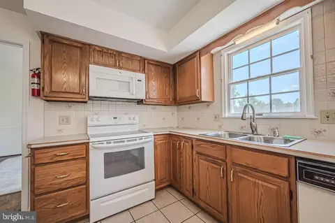 Kitchen - 323 Manubay Ct, Bear, DE 19701 photo 6 of 6