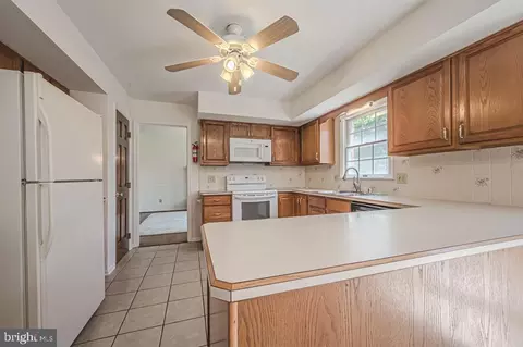 Kitchen - 323 Manubay Ct, Bear, DE 19701 photo 4 of 6