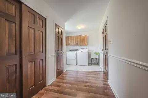 Entry Way - 323 Manubay Ct, Bear, DE 19701 photo 4 of 10