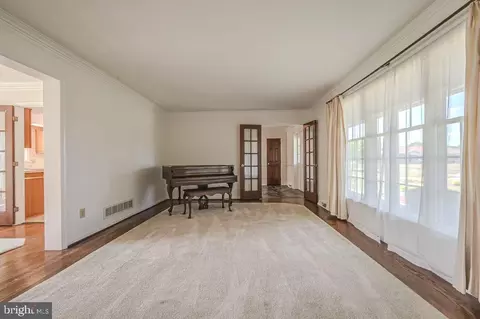 Living - 323 Manubay Ct, Bear, DE 19701 photo 1 of 10
