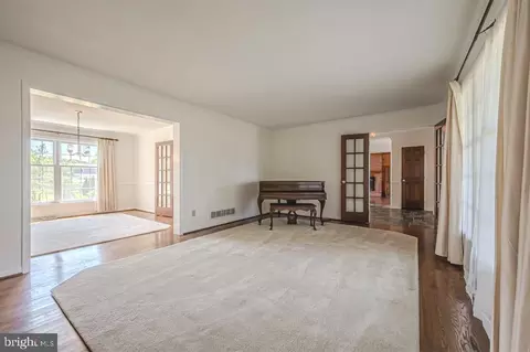 Living - 323 Manubay Ct, Bear, DE 19701 photo 2 of 10