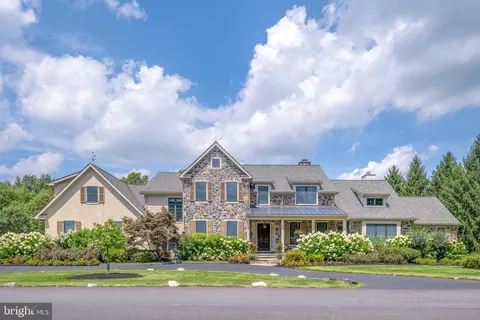2 Great Barn Ln, Wilmington, DE 19807