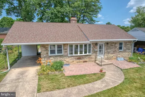 111 Alders Dr, Wilmington, DE 19803
