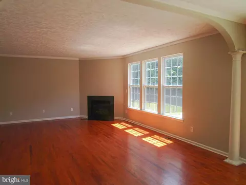 Living - 437 South St, Townsend, DE 19734 photo 1 of 8