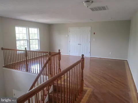 Living - 437 South St, Townsend, DE 19734 photo 5 of 8