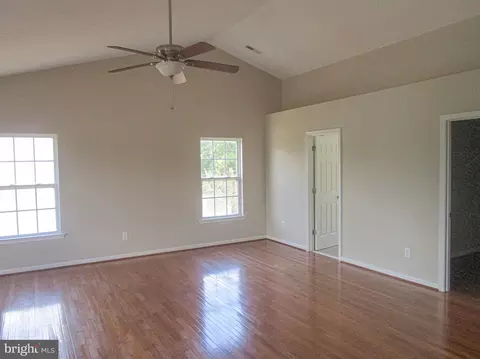 Living - 437 South St, Townsend, DE 19734 photo 6 of 8