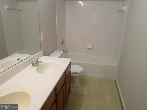 Bath - 437 South St, Townsend, DE 19734 photo 2 of 2