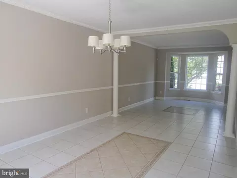 Living - 437 South St, Townsend, DE 19734 photo 3 of 8