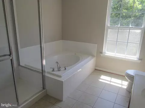Bath - 437 South St, Townsend, DE 19734 photo 1 of 2