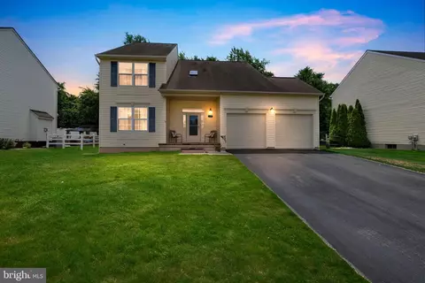 518 Bluebill Dr, New Castle, DE 19720
