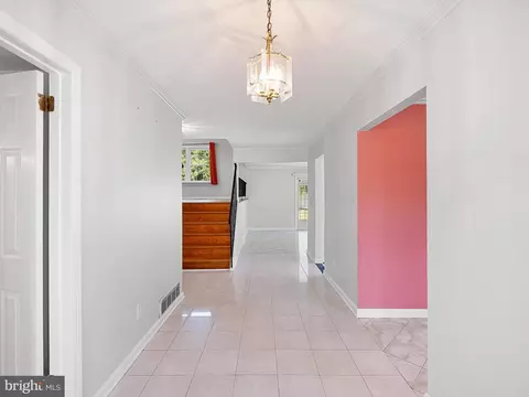 Entry Way - 20 Glyn Dr, Newark, DE 19713 photo 2 of 4