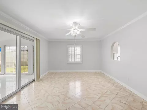 Living - 20 Glyn Dr, Newark, DE 19713 photo 3 of 12