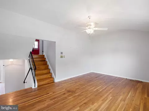 Living - 20 Glyn Dr, Newark, DE 19713 photo 12 of 12