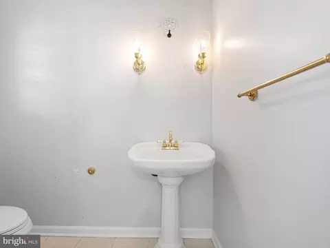 Bath - 20 Glyn Dr, Newark, DE 19713 photo 1 of 3