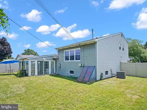 Exterior - 20 Glyn Dr, Newark, DE 19713 photo 6 of 7