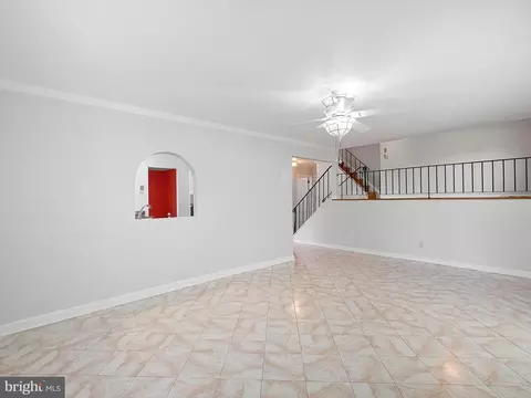 Living - 20 Glyn Dr, Newark, DE 19713 photo 5 of 12