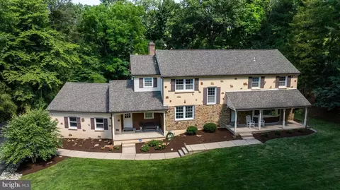 2 Pacer Ct, Newark, DE 19711