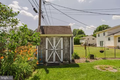 Exterior - 17 Argyle Rd, Newark, DE 19713 photo 4 of 5