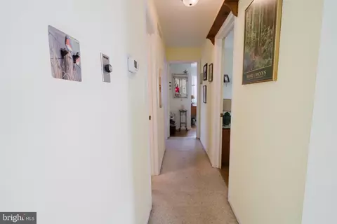 Entry Way - 17 Argyle Rd, Newark, DE 19713 photo 5 of 7