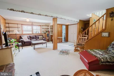 Living - 17 Argyle Rd, Newark, DE 19713 photo 3 of 4