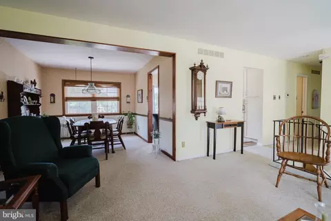 Entry Way - 17 Argyle Rd, Newark, DE 19713 photo 4 of 7