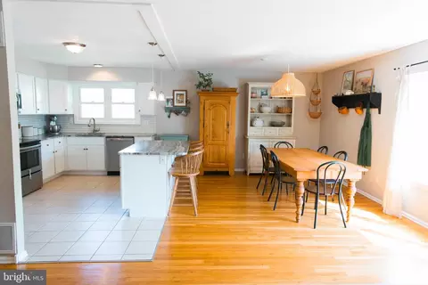 Entry Way - 14 Sheldrake Rd, Newark, DE 19713 photo 4 of 6