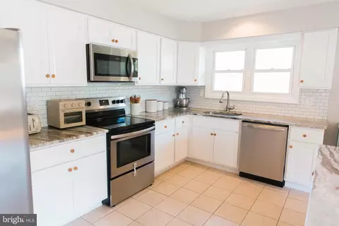 Kitchen - 14 Sheldrake Rd, Newark, DE 19713 photo 4 of 5