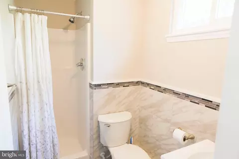 Bath - 14 Sheldrake Rd, Newark, DE 19713 photo 2 of 2