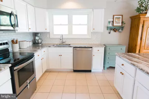 Kitchen - 14 Sheldrake Rd, Newark, DE 19713 photo 5 of 5