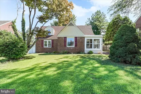 8 Woodsway Rd, Wilmington, DE 19809