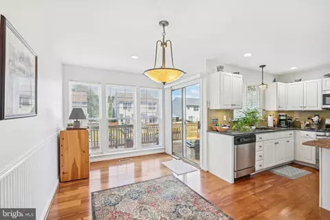 Entry Way - 21 Lisa Dr, Newark, DE 19702 photo 6 of 10
