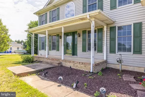 Exterior - 116 Leanne Dr, Middletown, DE 19709 photo 4 of 8