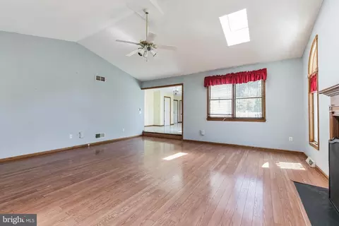 Living - 116 Leanne Dr, Middletown, DE 19709 photo 3 of 4