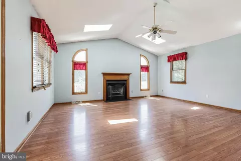 Living - 116 Leanne Dr, Middletown, DE 19709 photo 2 of 4